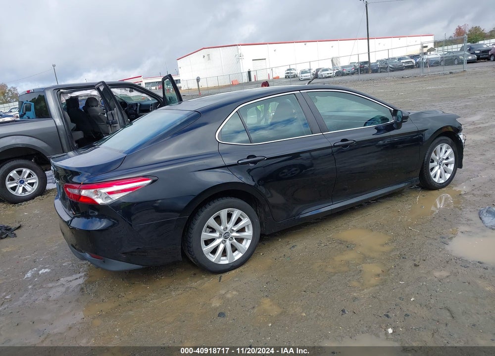 2018 TOYOTA CAMRY LE VIN: 4T1B11HK5JU069788