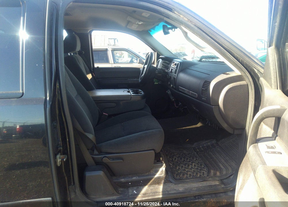 2008 CHEVROLET SILVERADO 1500 LT1 VIN: 2GCEK19J581124945