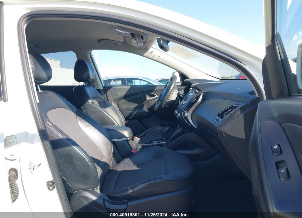 2011 HYUNDAI TUCSON GLS VIN: KM8JU3AC2BU300293