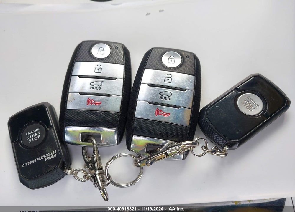 2018 KIA SORENTO 3.3L EX VIN: 5XYPHDA53JG384862