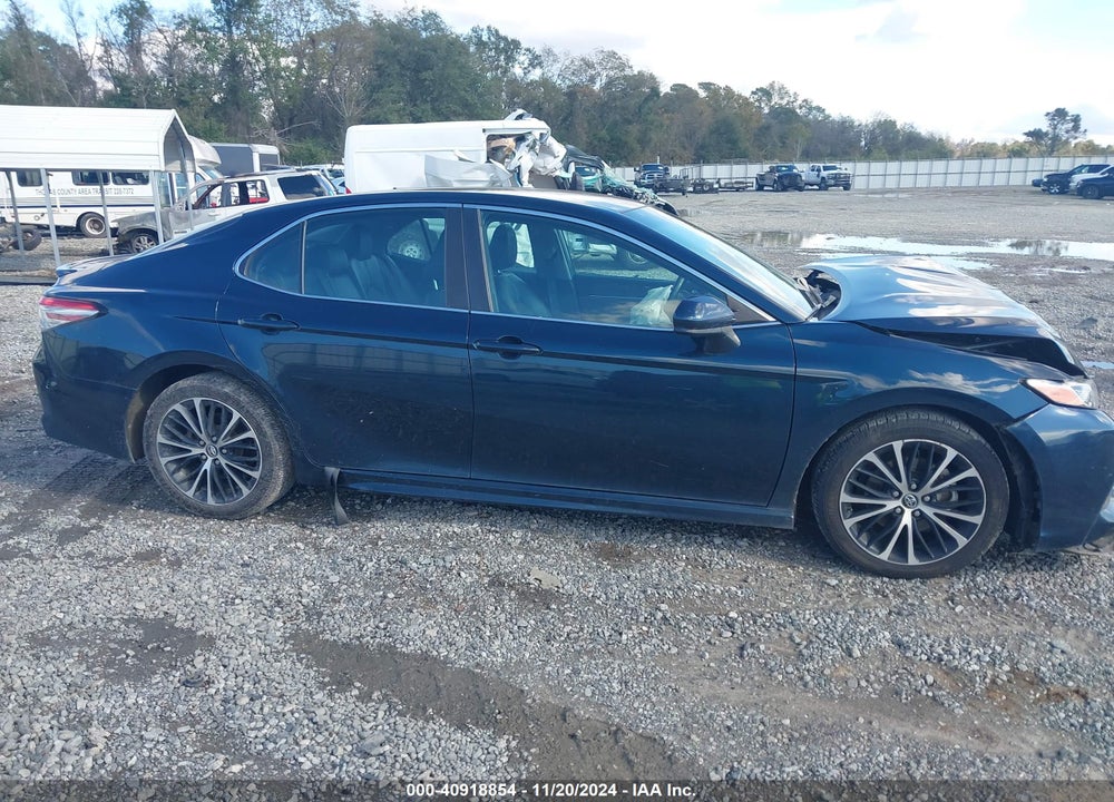 2018 TOYOTA CAMRY SE VIN: 4T1B11HK0JU627627