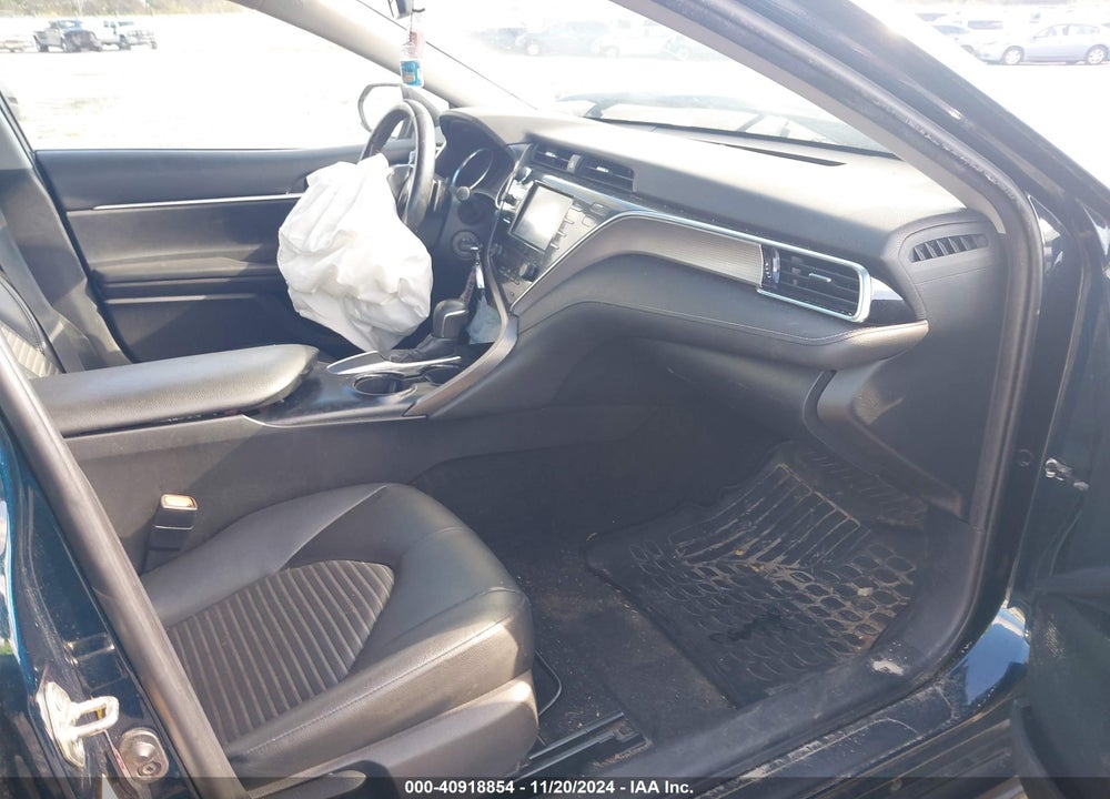 2018 TOYOTA CAMRY SE VIN: 4T1B11HK0JU627627