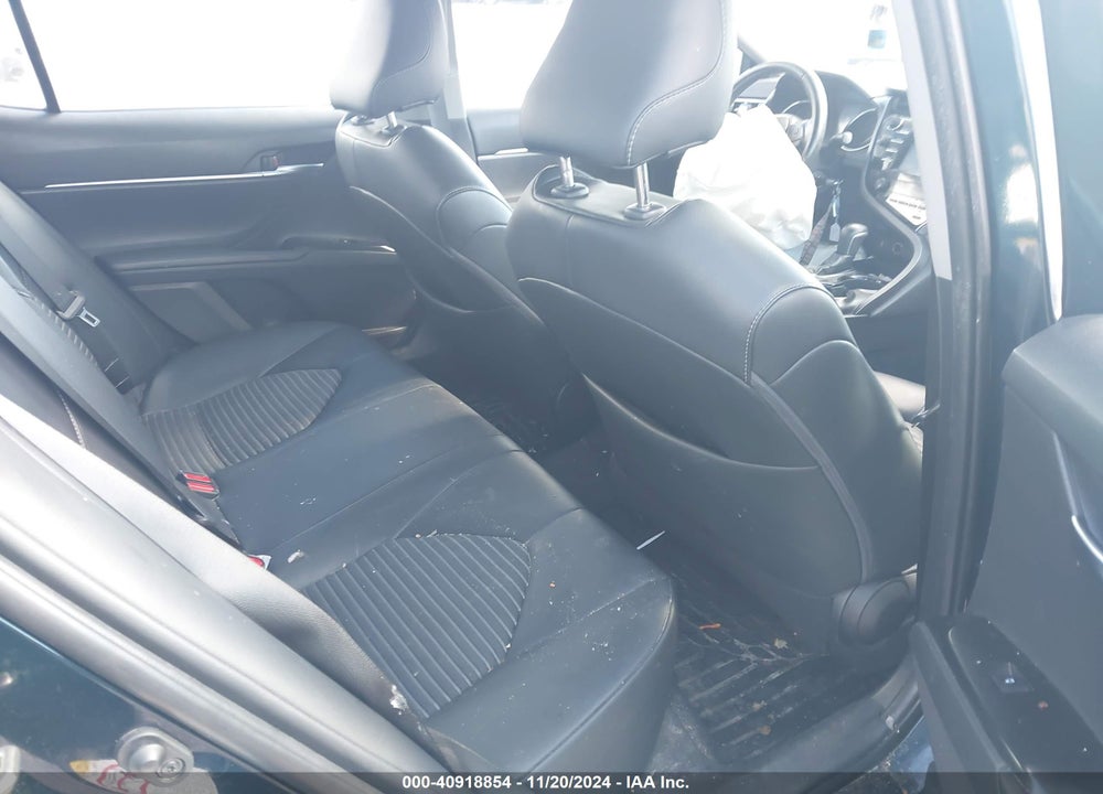 2018 TOYOTA CAMRY SE VIN: 4T1B11HK0JU627627