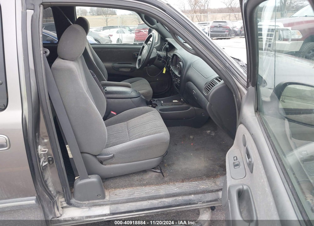 2005 TOYOTA TUNDRA SR5 V8 VIN: 5TBBT44165S462442