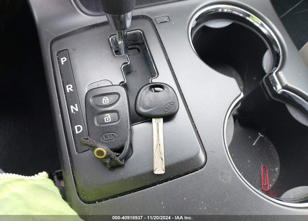 2011 KIA SORENTO LX VIN: 5XYKT3A1XBG076699
