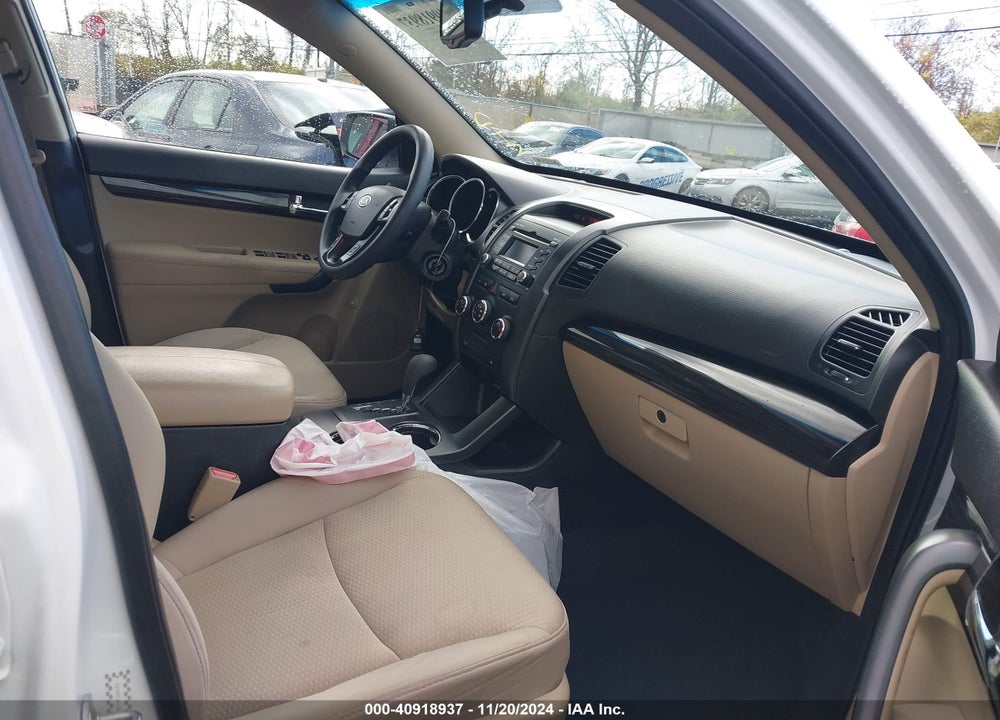 2011 KIA SORENTO LX VIN: 5XYKT3A1XBG076699