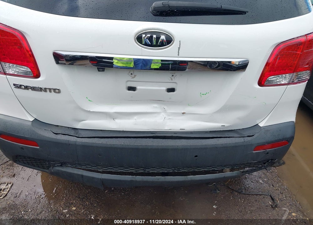 2011 KIA SORENTO LX VIN: 5XYKT3A1XBG076699