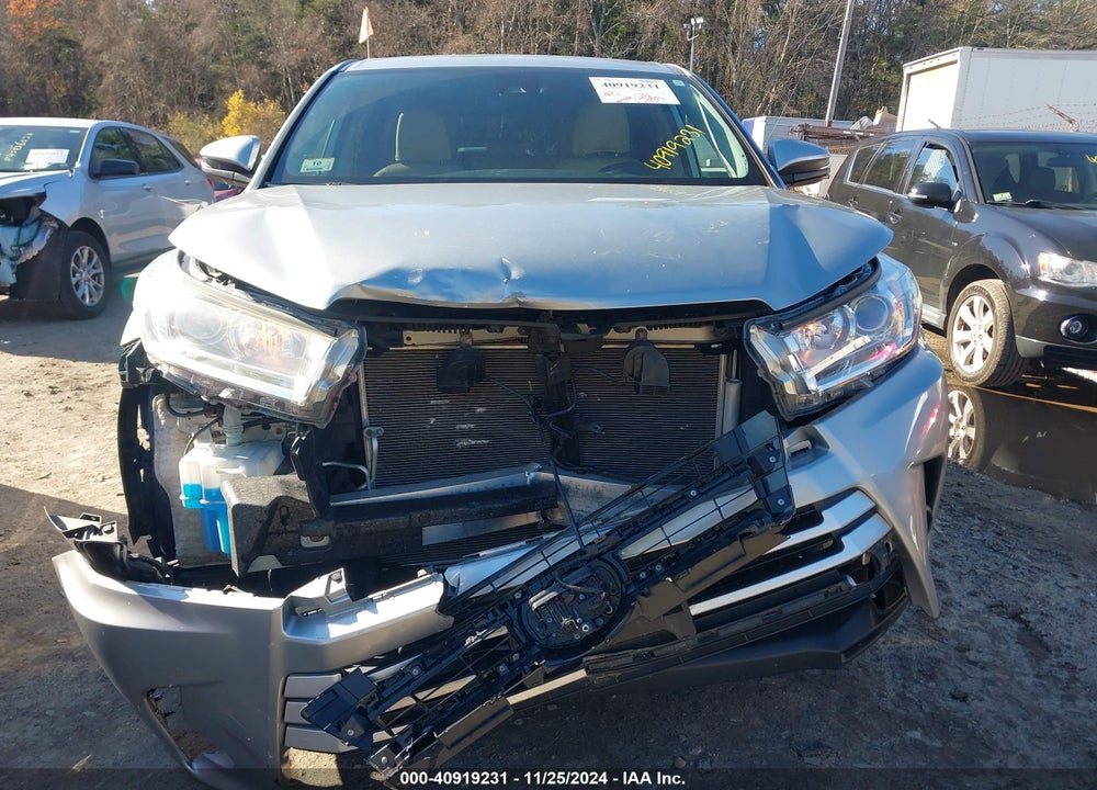 2018 TOYOTA HIGHLANDER LE VIN: 5TDBZRFH5JS913450