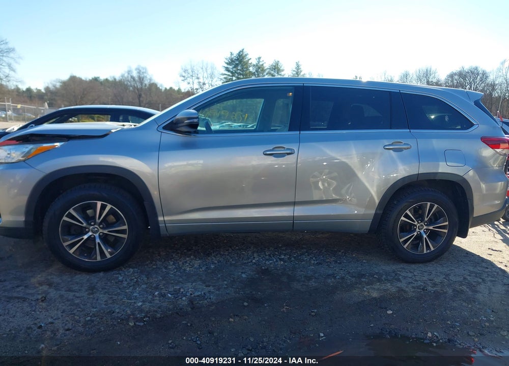 2018 TOYOTA HIGHLANDER LE VIN: 5TDBZRFH5JS913450