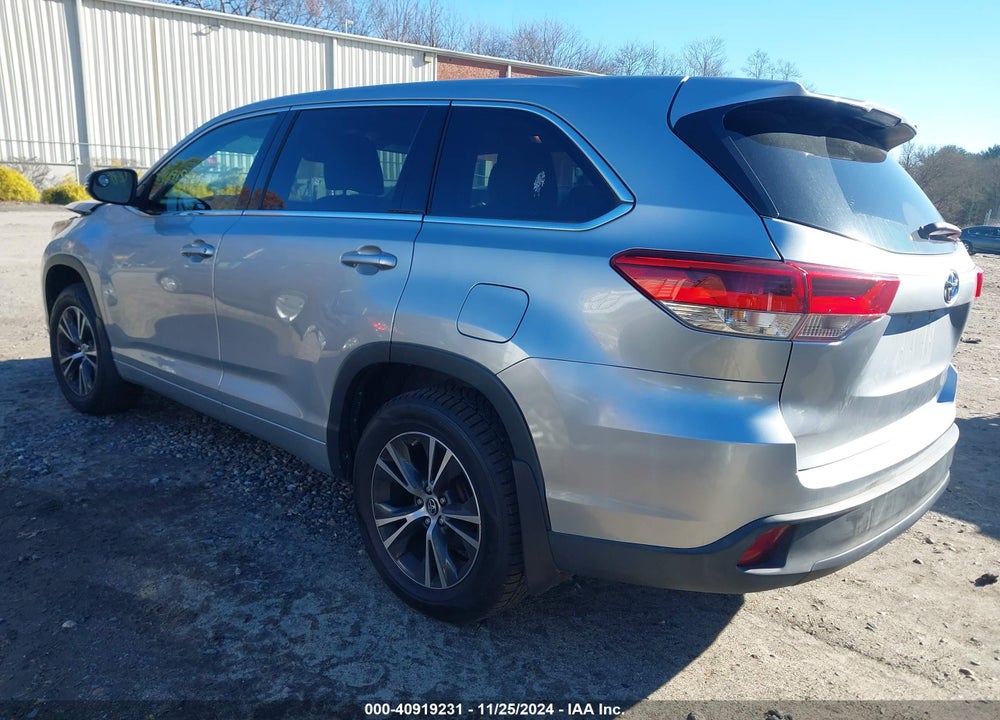 2018 TOYOTA HIGHLANDER LE VIN: 5TDBZRFH5JS913450