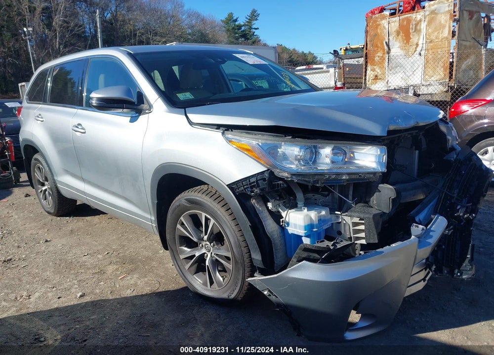 2018 TOYOTA HIGHLANDER LE VIN: 5TDBZRFH5JS913450