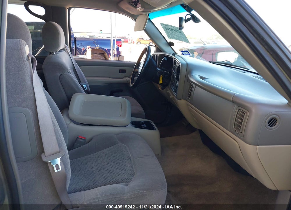 2001 CHEVROLET SUBURBAN 1500 LS VIN: 3GNEC16T71G158053