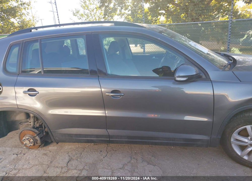 2016 VOLKSWAGEN TIGUAN S VIN: WVGAV7AX1GW554628