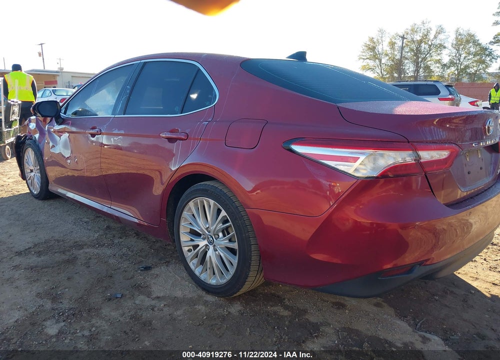 2018 TOYOTA CAMRY XLE VIN: 4T1B11HK5JU558627