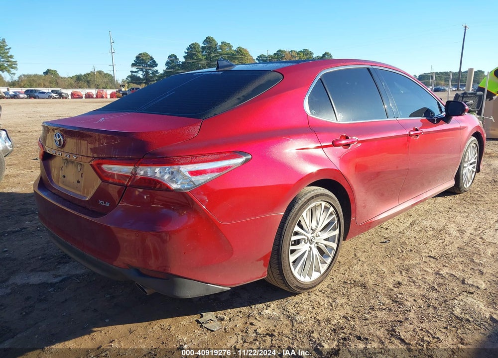 2018 TOYOTA CAMRY XLE VIN: 4T1B11HK5JU558627