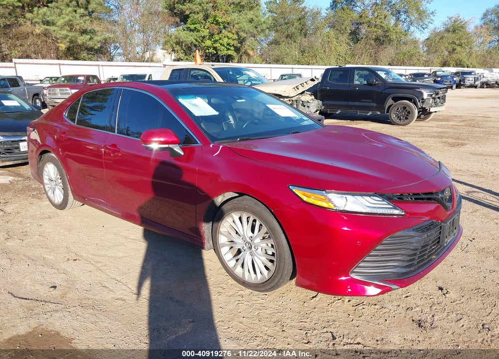 2018 TOYOTA CAMRY XLE VIN: 4T1B11HK5JU558627