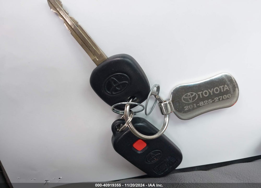 2005 TOYOTA CAMRY VIN: 4T1BE30K05U942381
