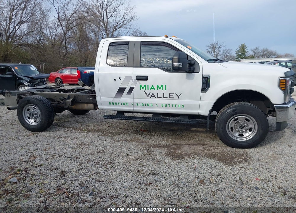 2019 FORD F-350 CHASSIS XL VIN: 1FD8X3F65KEG57308