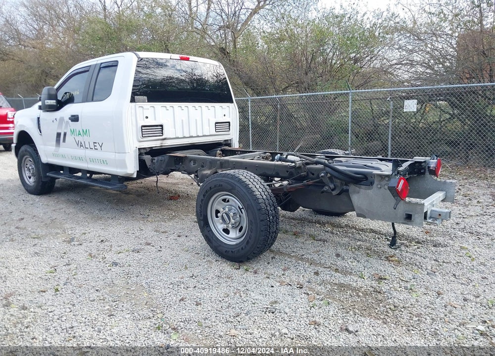 2019 FORD F-350 CHASSIS XL VIN: 1FD8X3F65KEG57308