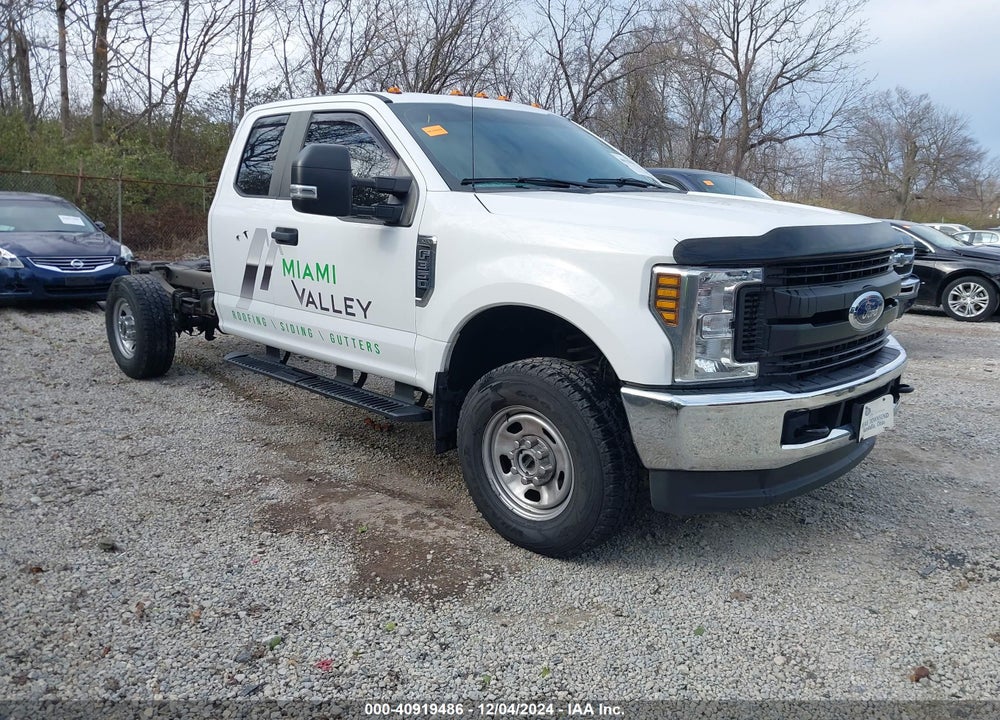 2019 FORD F-350 CHASSIS XL VIN: 1FD8X3F65KEG57308