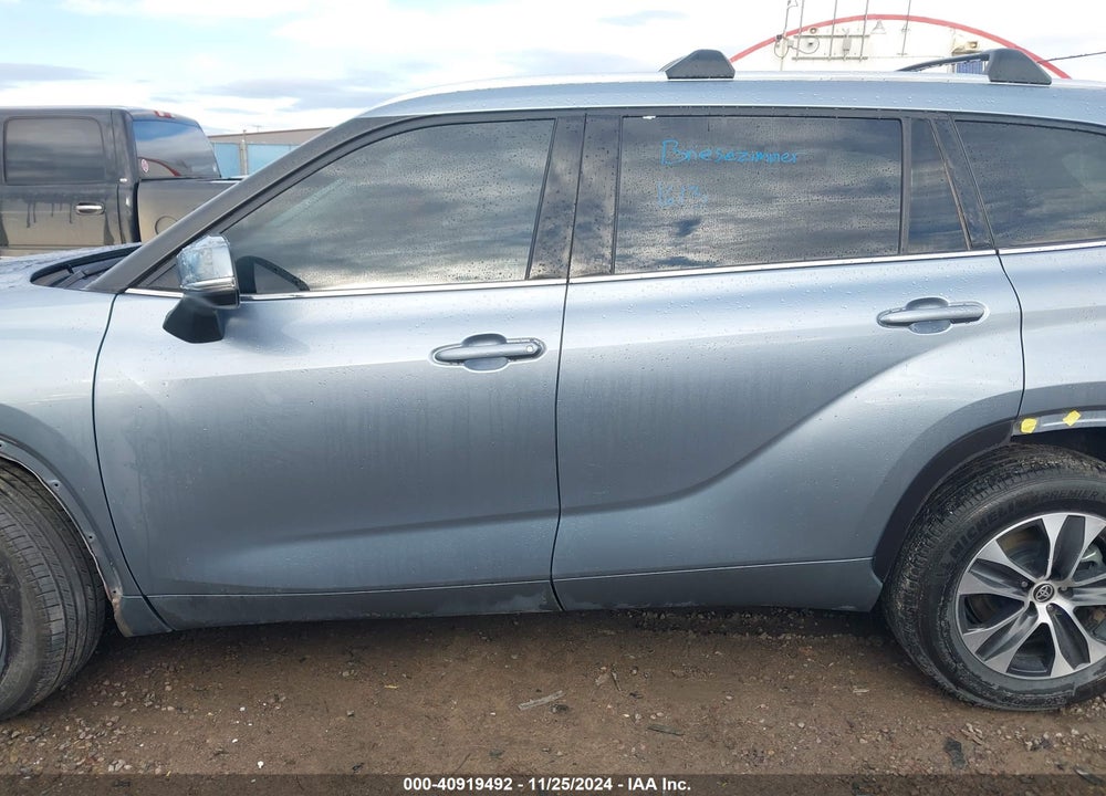 2021 TOYOTA HIGHLANDER XLE VIN: 5TDHZRBHXMS068129