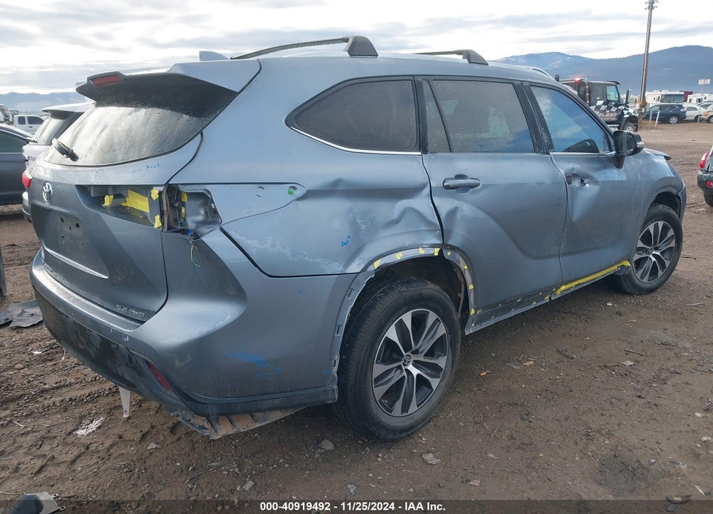 2021 TOYOTA HIGHLANDER XLE VIN: 5TDHZRBHXMS068129