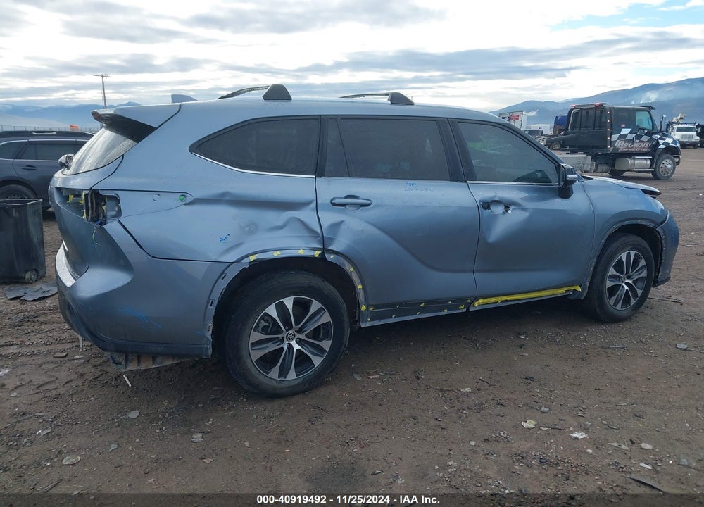 2021 TOYOTA HIGHLANDER XLE VIN: 5TDHZRBHXMS068129