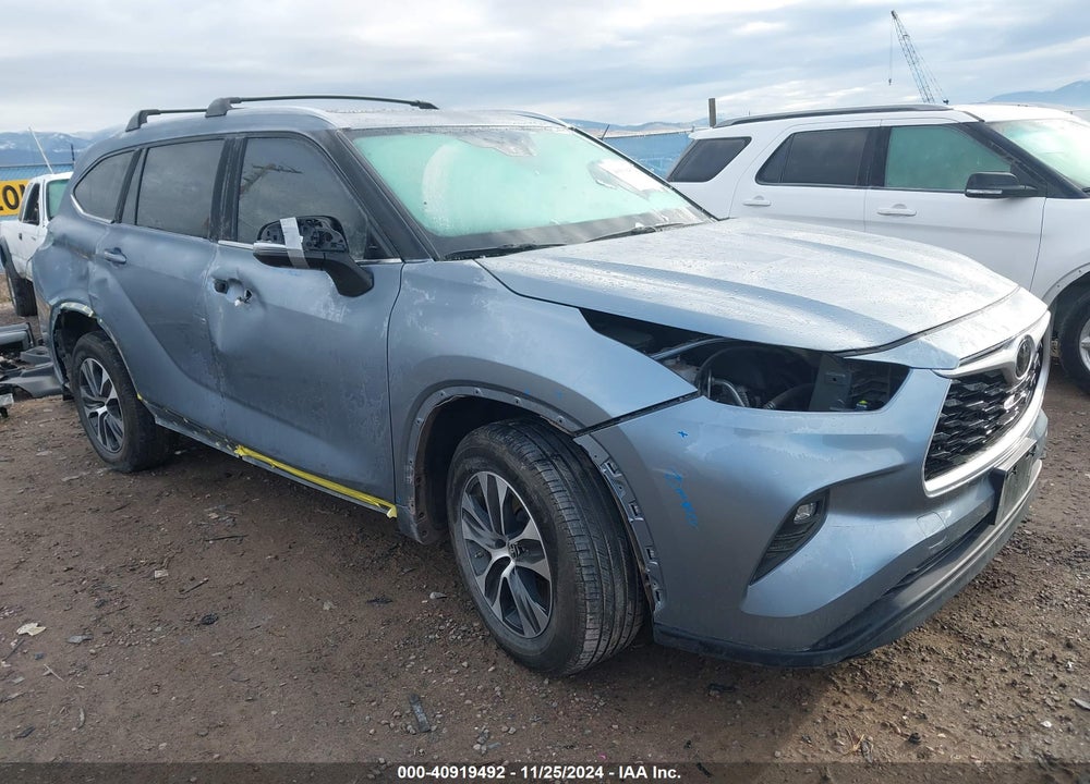 2021 TOYOTA HIGHLANDER XLE VIN: 5TDHZRBHXMS068129