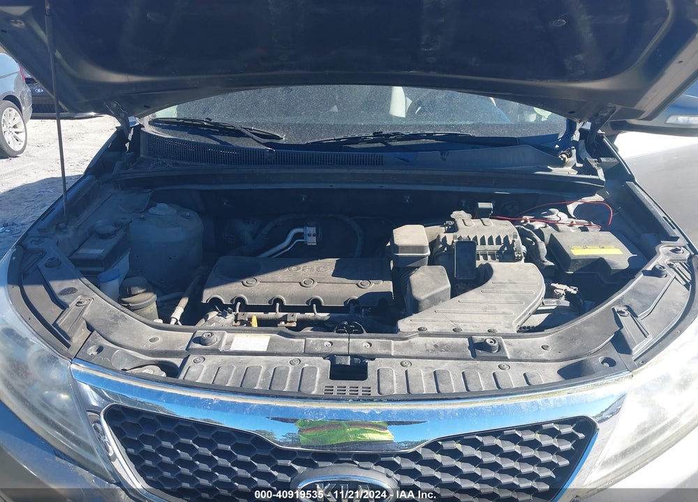 2011 KIA SORENTO LX VIN: 5XYKT4A19BG049435