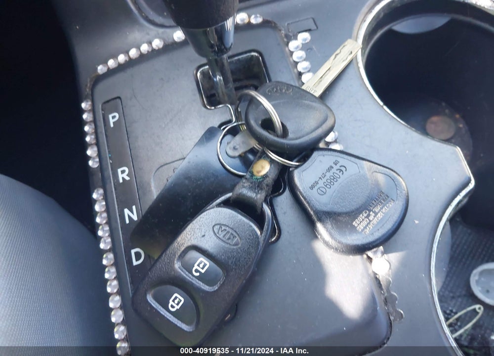 2011 KIA SORENTO LX VIN: 5XYKT4A19BG049435