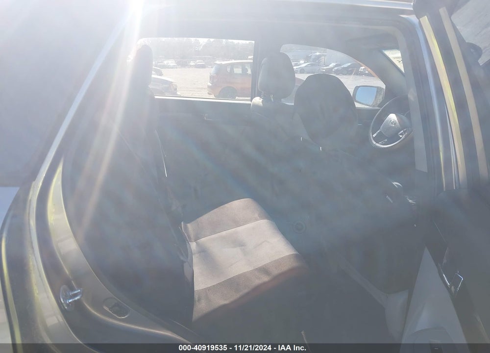 2011 KIA SORENTO LX VIN: 5XYKT4A19BG049435