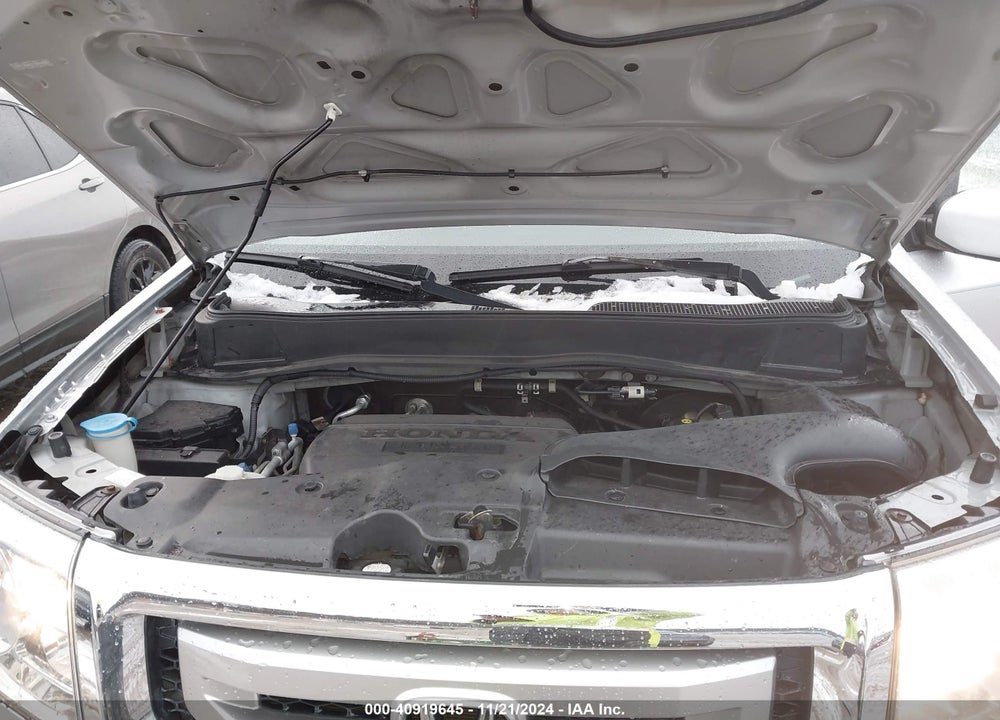 2011 HONDA PILOT EX-L VIN: 5FNYF4H58BB014175