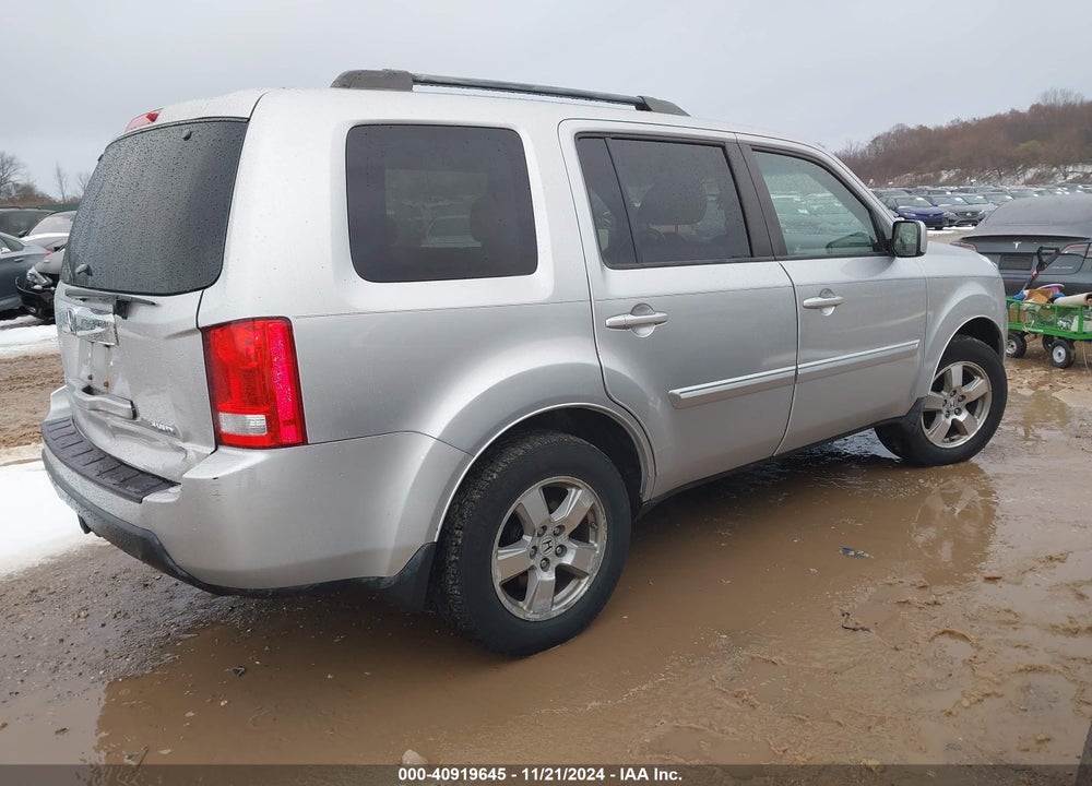 2011 HONDA PILOT EX-L VIN: 5FNYF4H58BB014175