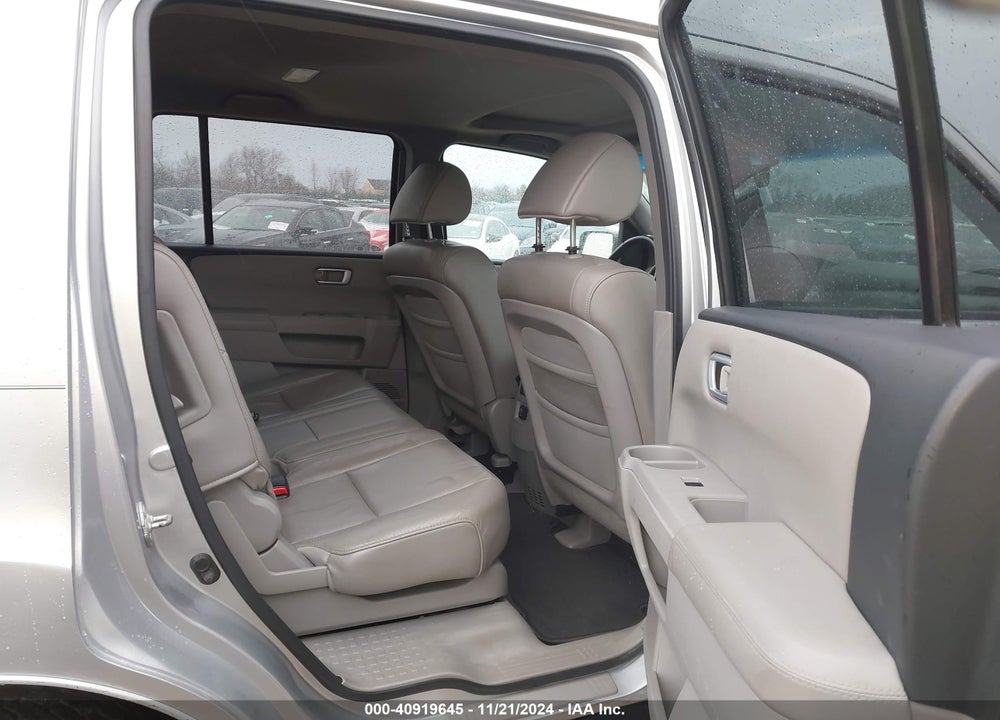 2011 HONDA PILOT EX-L VIN: 5FNYF4H58BB014175