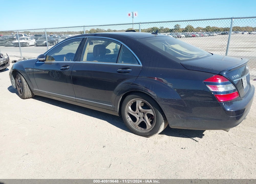 2007 MERCEDES-BENZ S 550 VIN: WDDNG71X37A137885