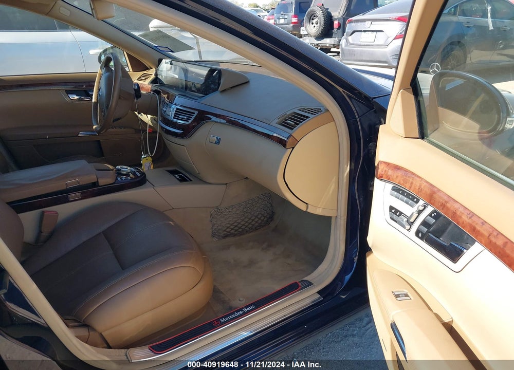 2007 MERCEDES-BENZ S 550 VIN: WDDNG71X37A137885