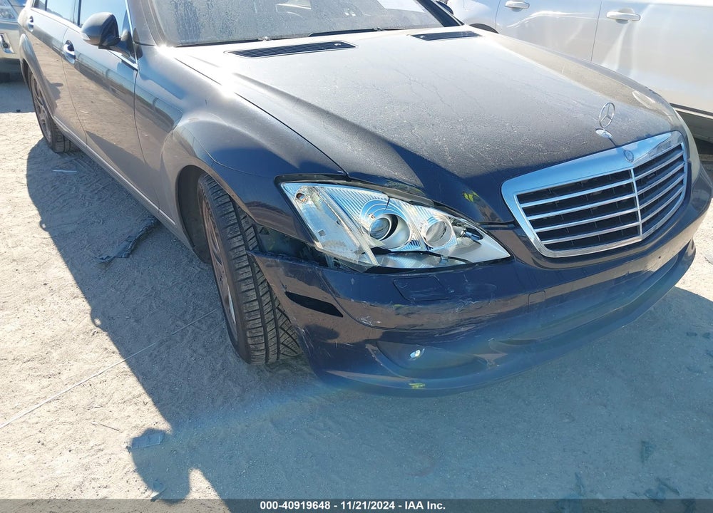 2007 MERCEDES-BENZ S 550 VIN: WDDNG71X37A137885