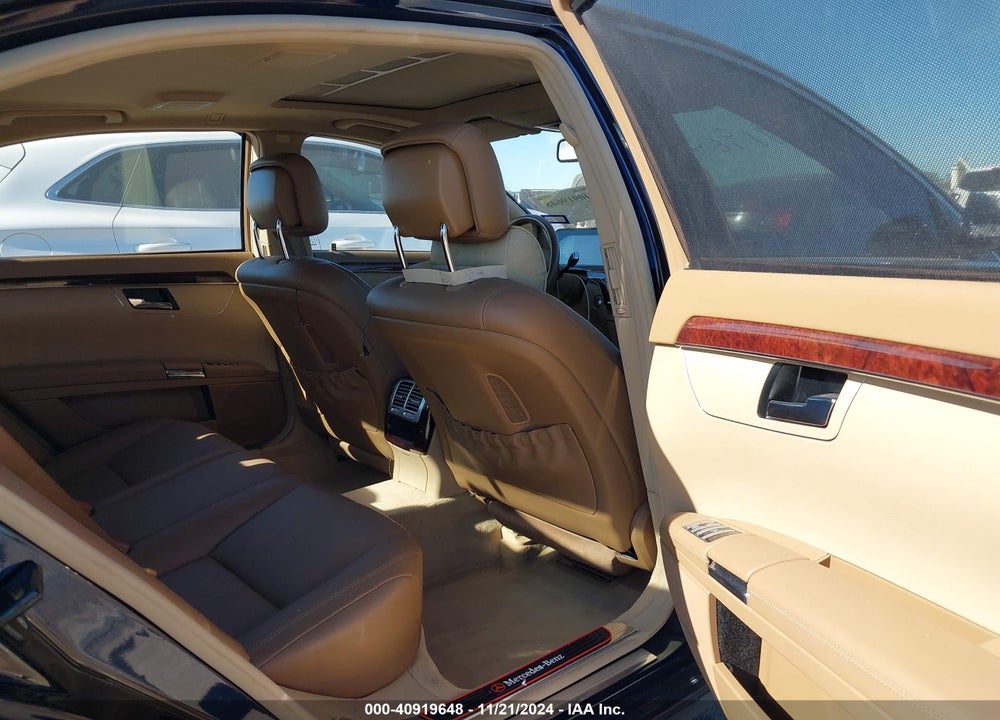 2007 MERCEDES-BENZ S 550 VIN: WDDNG71X37A137885