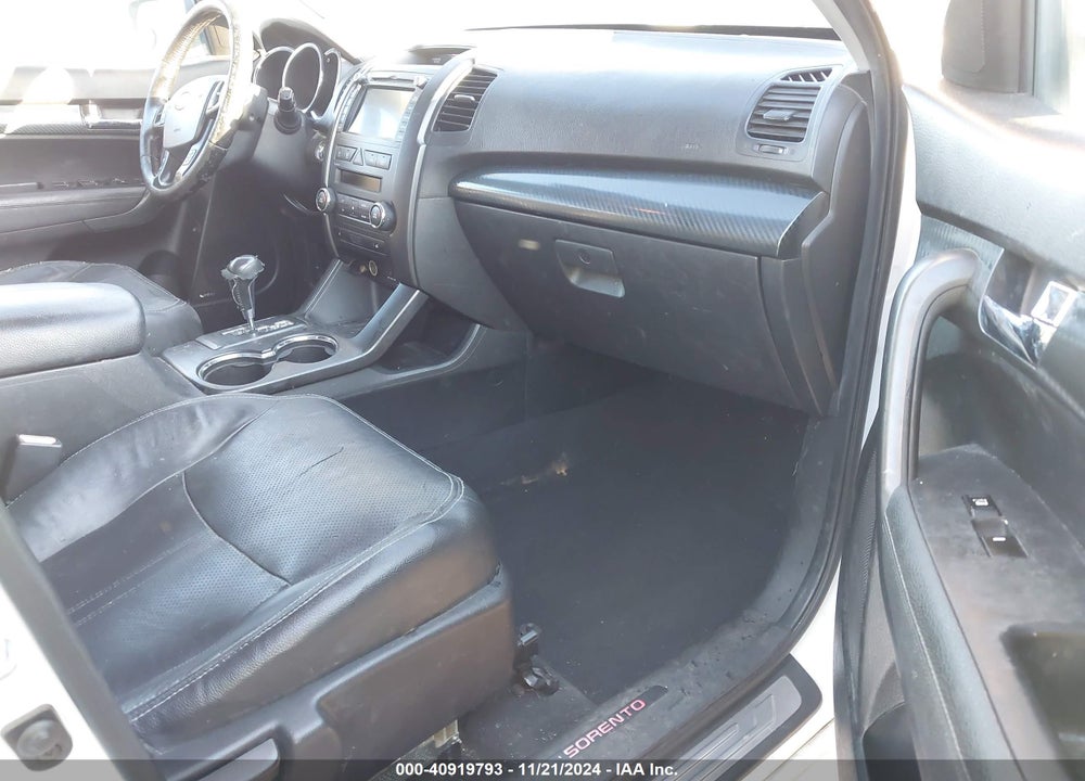 2011 KIA SORENTO SX V6 VIN: 5XYKW4A24BG126941