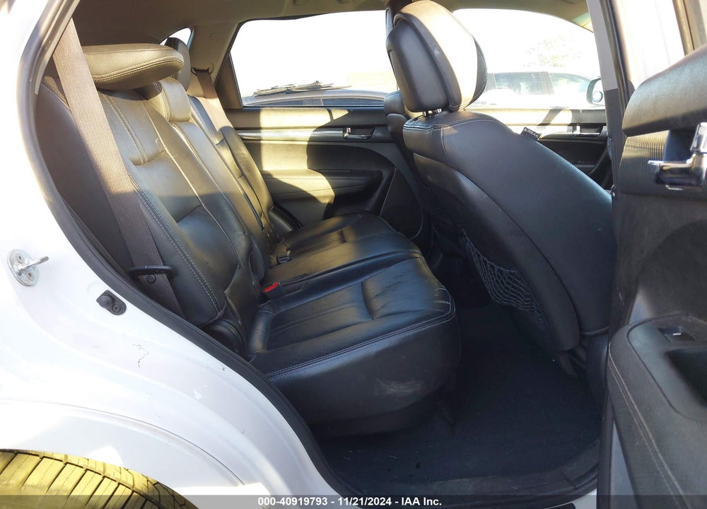 2011 KIA SORENTO SX V6 VIN: 5XYKW4A24BG126941