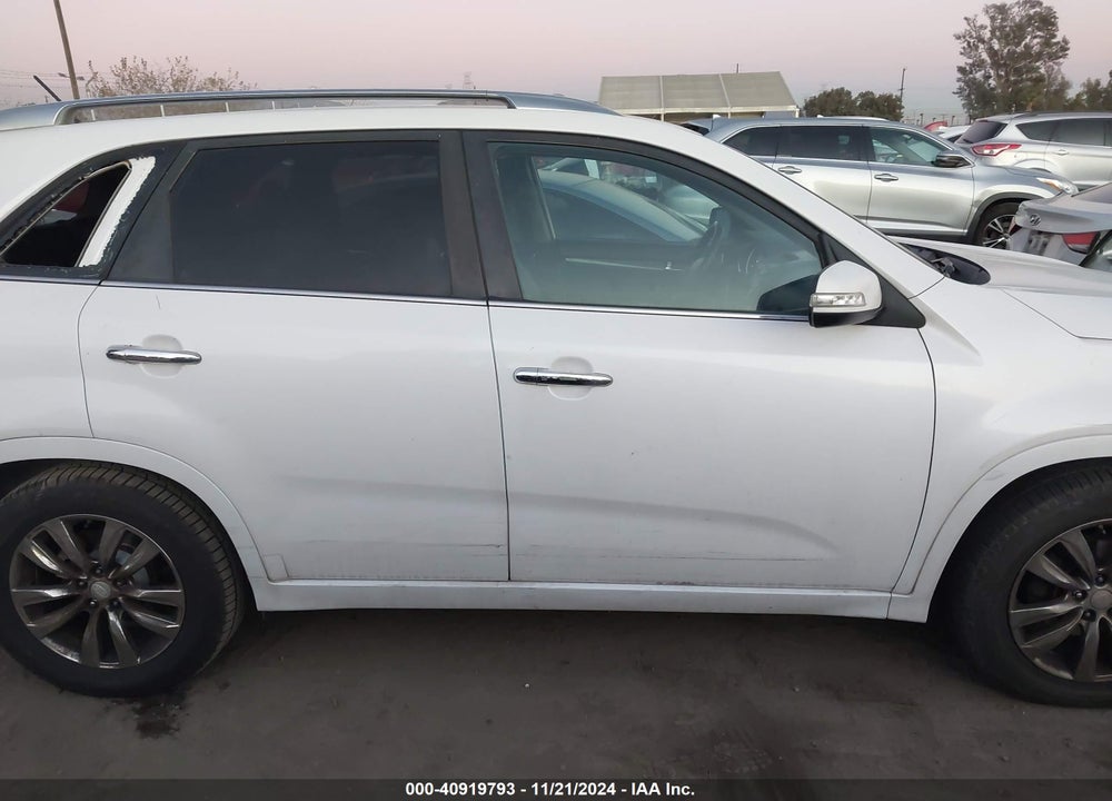 2011 KIA SORENTO SX V6 VIN: 5XYKW4A24BG126941
