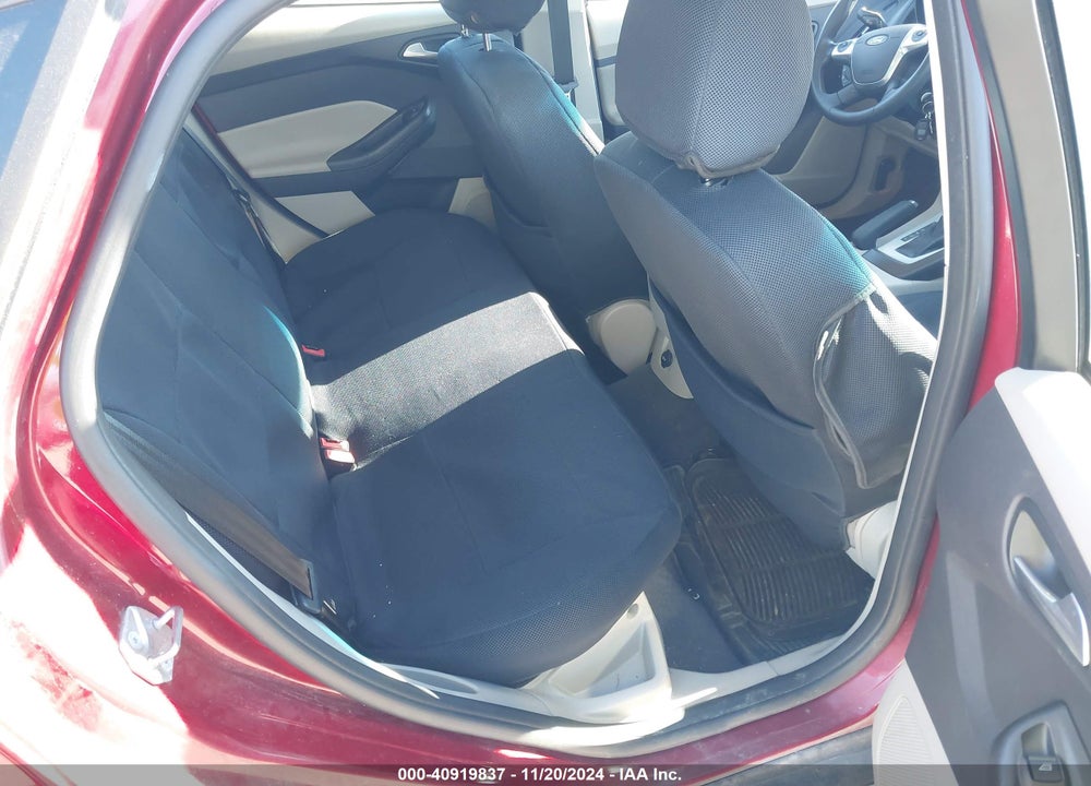 2014 FORD FOCUS SE VIN: 1FADP3K24EL366083