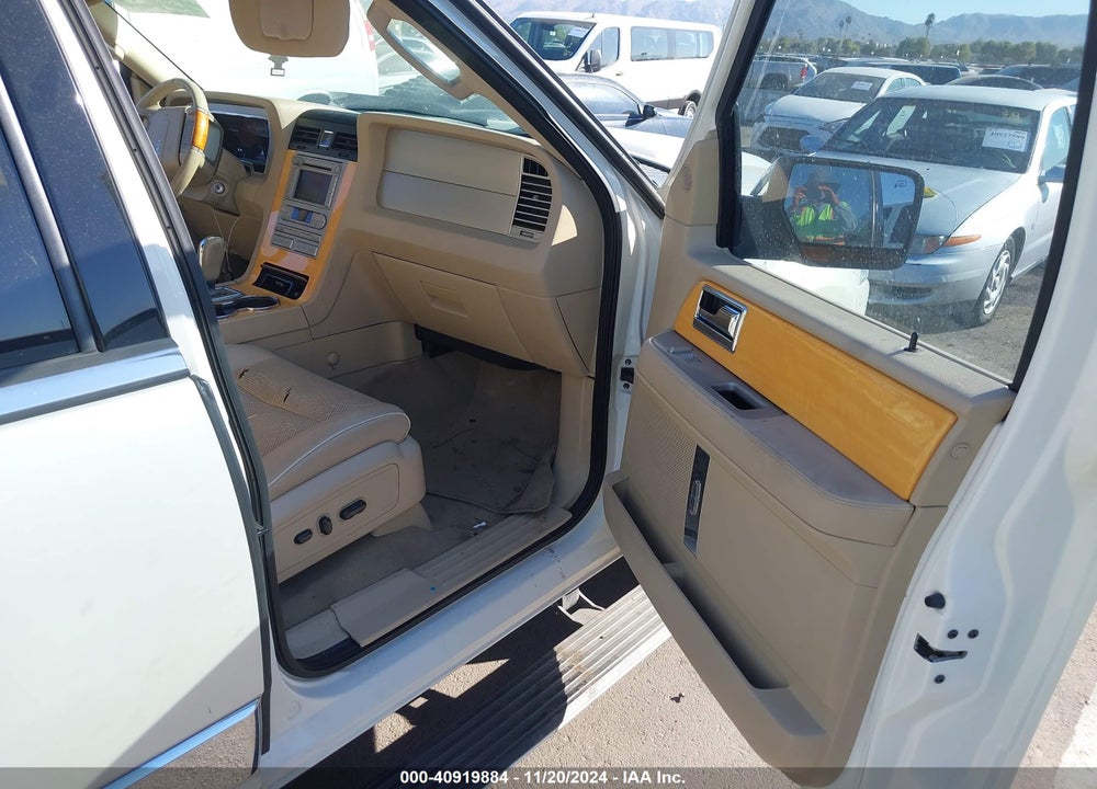 2008 LINCOLN NAVIGATOR L VIN: 5LMFL27568LJ05207
