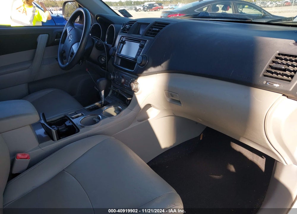 2013 TOYOTA HIGHLANDER BASE PLUS V6 VIN: 5TDZK3EH1DS138568