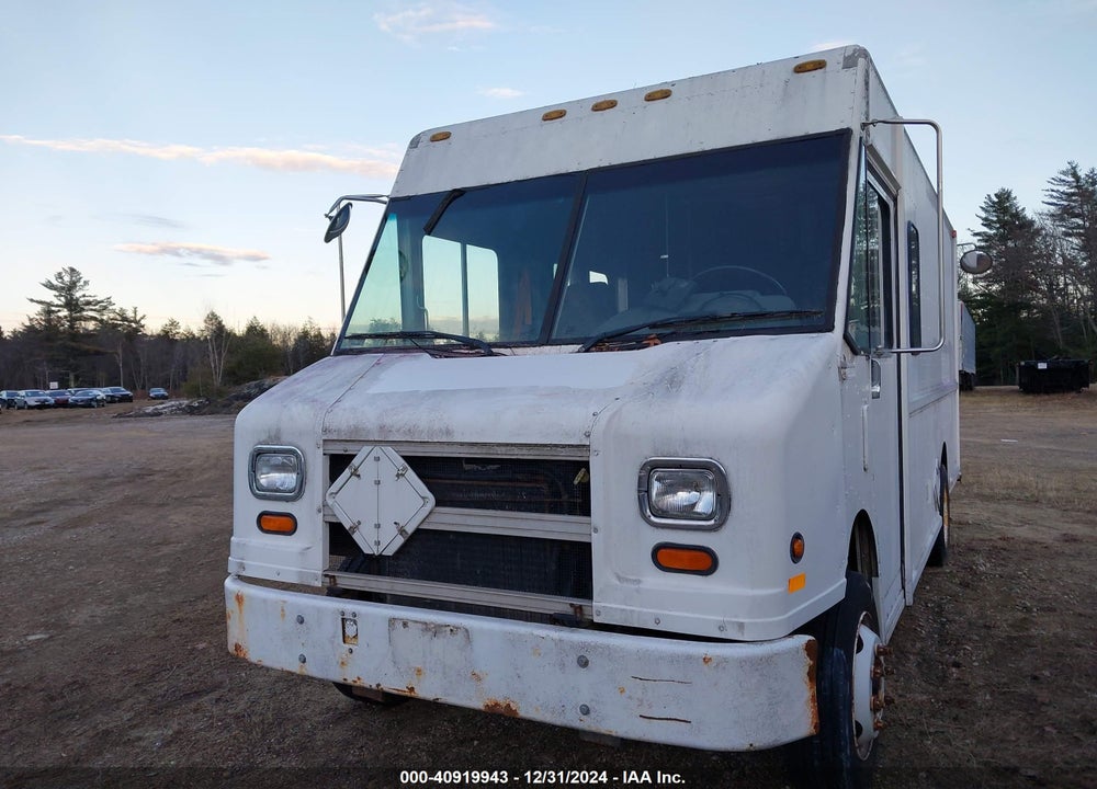 1999 FREIGHTLINER CHASSIS M LINE WALK-IN VAN VIN: 4UZA4FF45XCA60305
