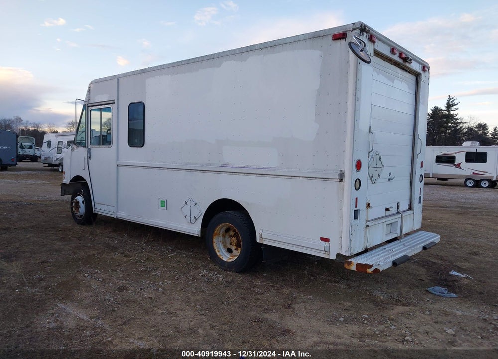 1999 FREIGHTLINER CHASSIS M LINE WALK-IN VAN VIN: 4UZA4FF45XCA60305