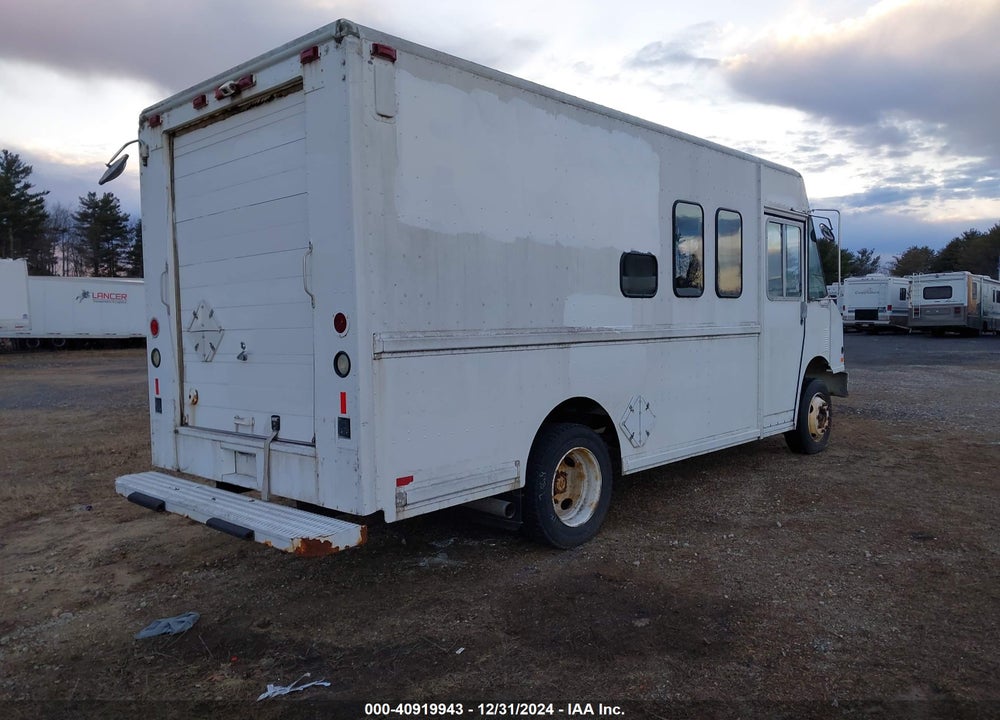 1999 FREIGHTLINER CHASSIS M LINE WALK-IN VAN VIN: 4UZA4FF45XCA60305