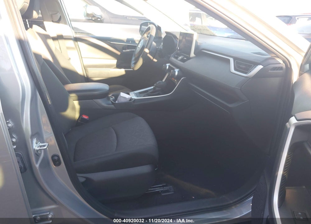 2024 TOYOTA RAV4 XLE VIN: 2T3W1RFV8RW323865