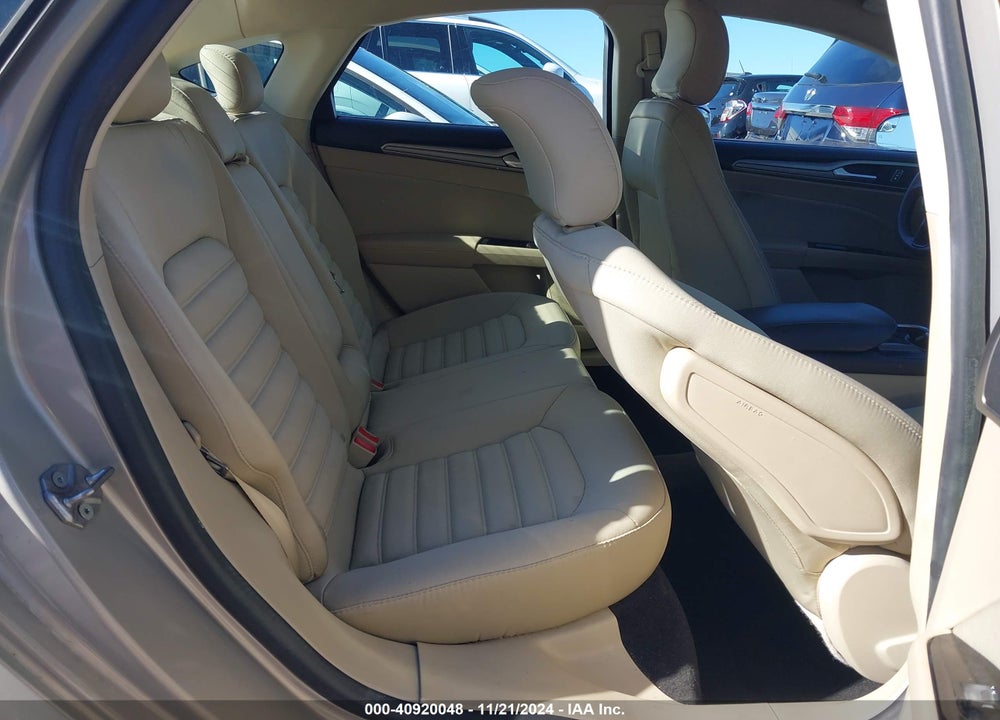 2015 FORD FUSION SE VIN: 3FA6P0H71FR250983
