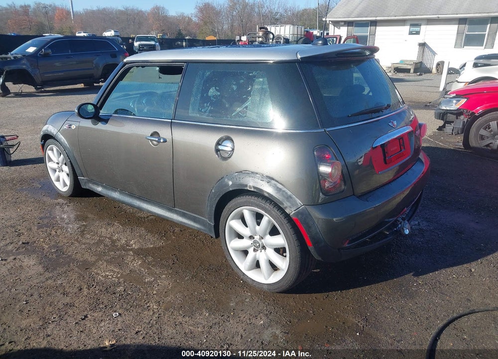 2006 MINI COOPER S VIN: WMWRE33526TL22127